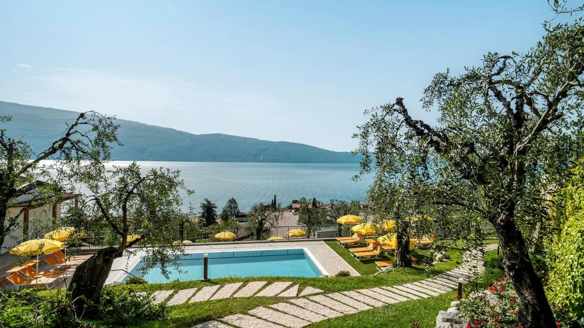 גרגננו Residence Dany Appartamenti Con Cucina Vista Lago Piscina E Parcheggio