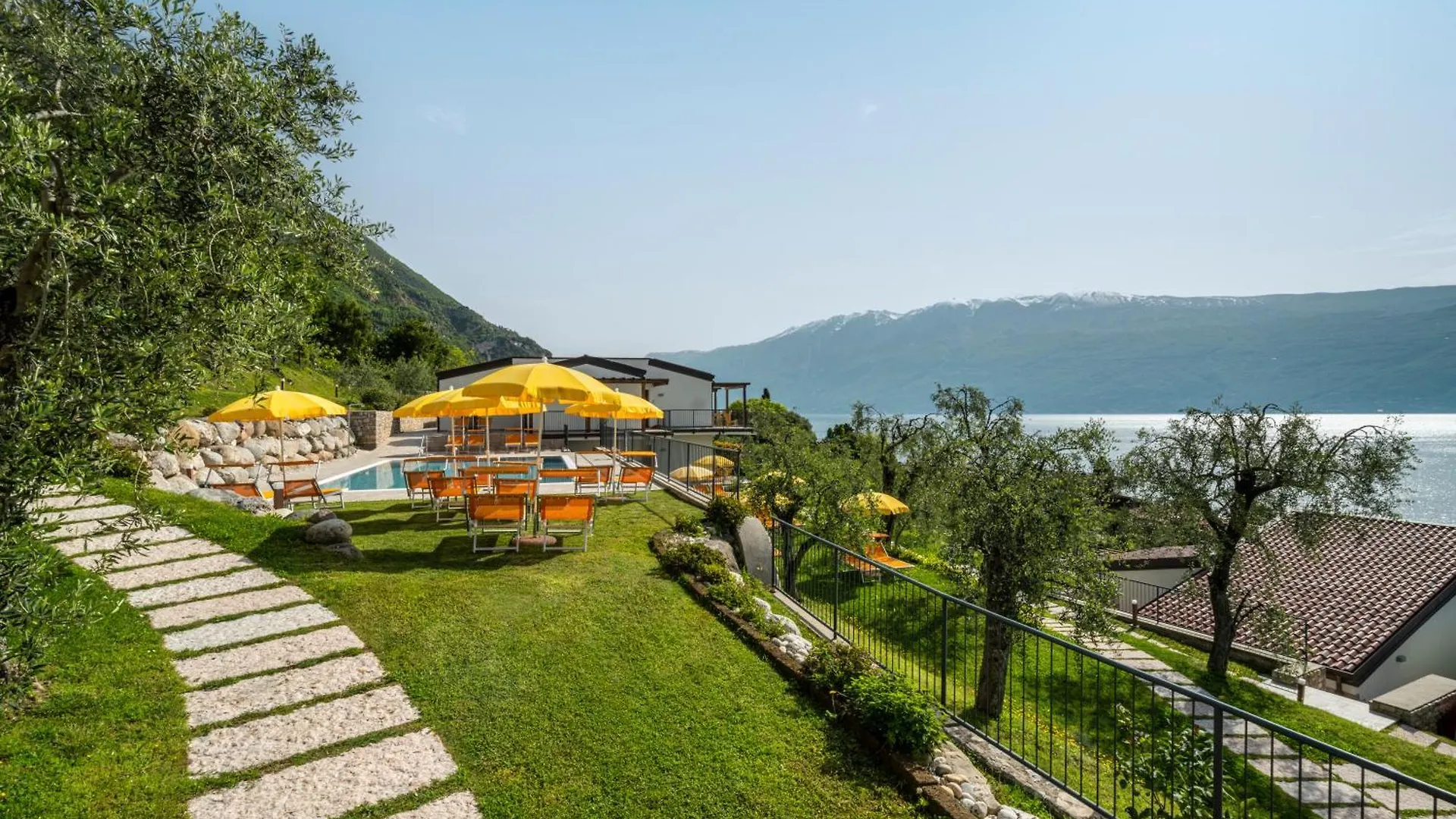 גרגננו Residence Dany Appartamenti Con Cucina Vista Lago Piscina E Parcheggio מלון דירות