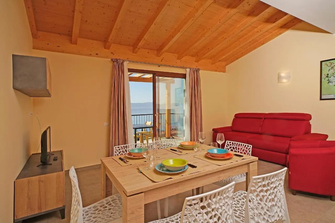 גרגננו Residence Dany Appartamenti Con Cucina Vista Lago Piscina E Parcheggio