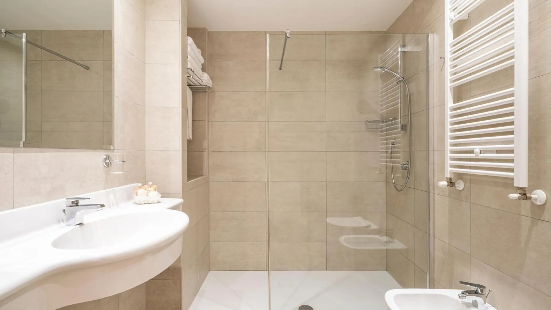 Residence Dany Appartamenti Con Cucina Vista Lago Piscina E Parcheggio Gargnano 3*,