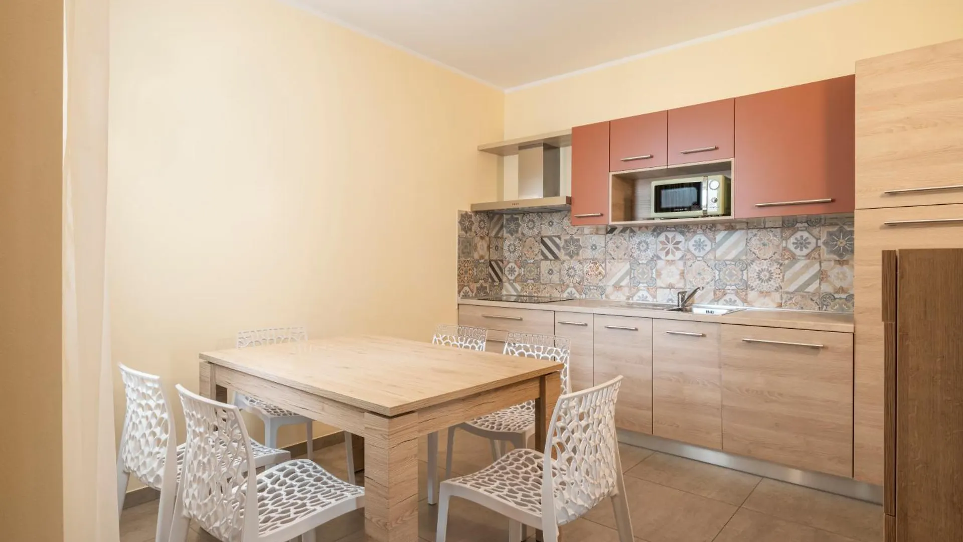 Residence Dany Appartamenti Con Cucina Vista Lago Piscina E Parcheggio Gargnano 3*,  Italy