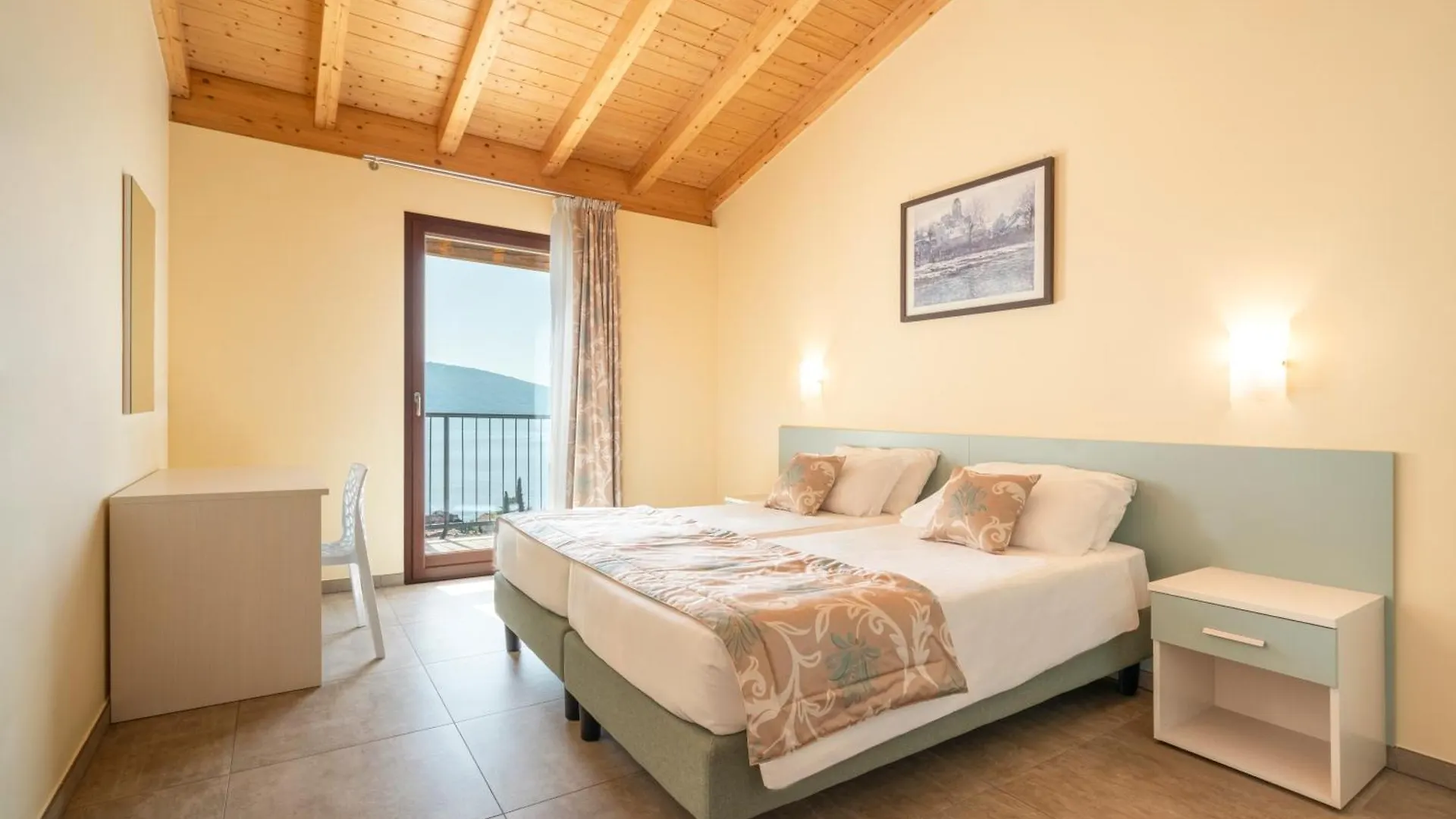 Aparthotel Residence Dany Appartamenti Con Cucina Vista Lago Piscina E Parcheggio Gargnano