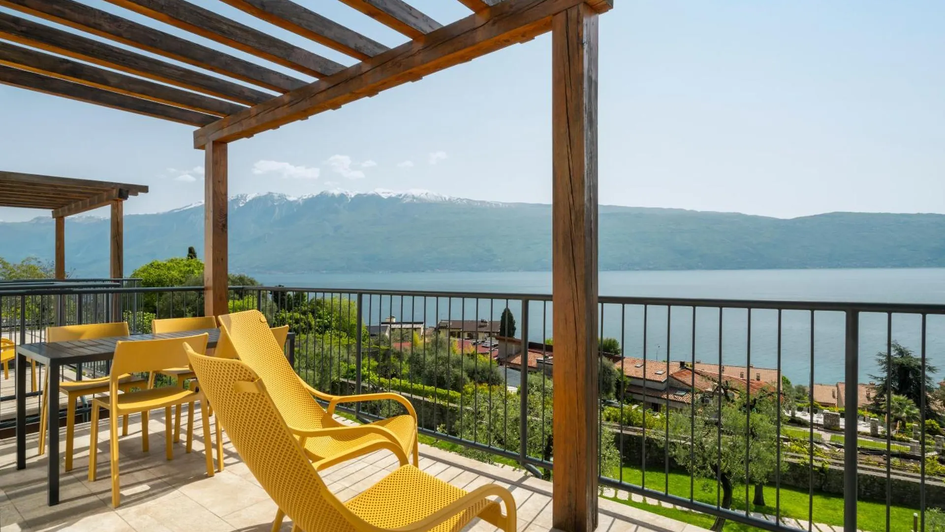 Residence Dany Appartamenti Con Cucina Vista Lago Piscina E Parcheggio Gargnano 3*,  Italy