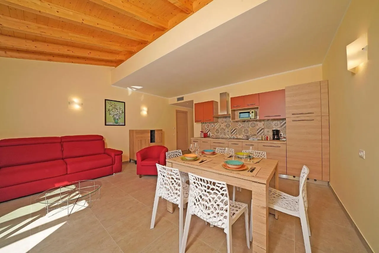 Residence Dany Appartamenti Con Cucina Vista Lago Piscina E Parcheggio Gargnano Aparthotel
