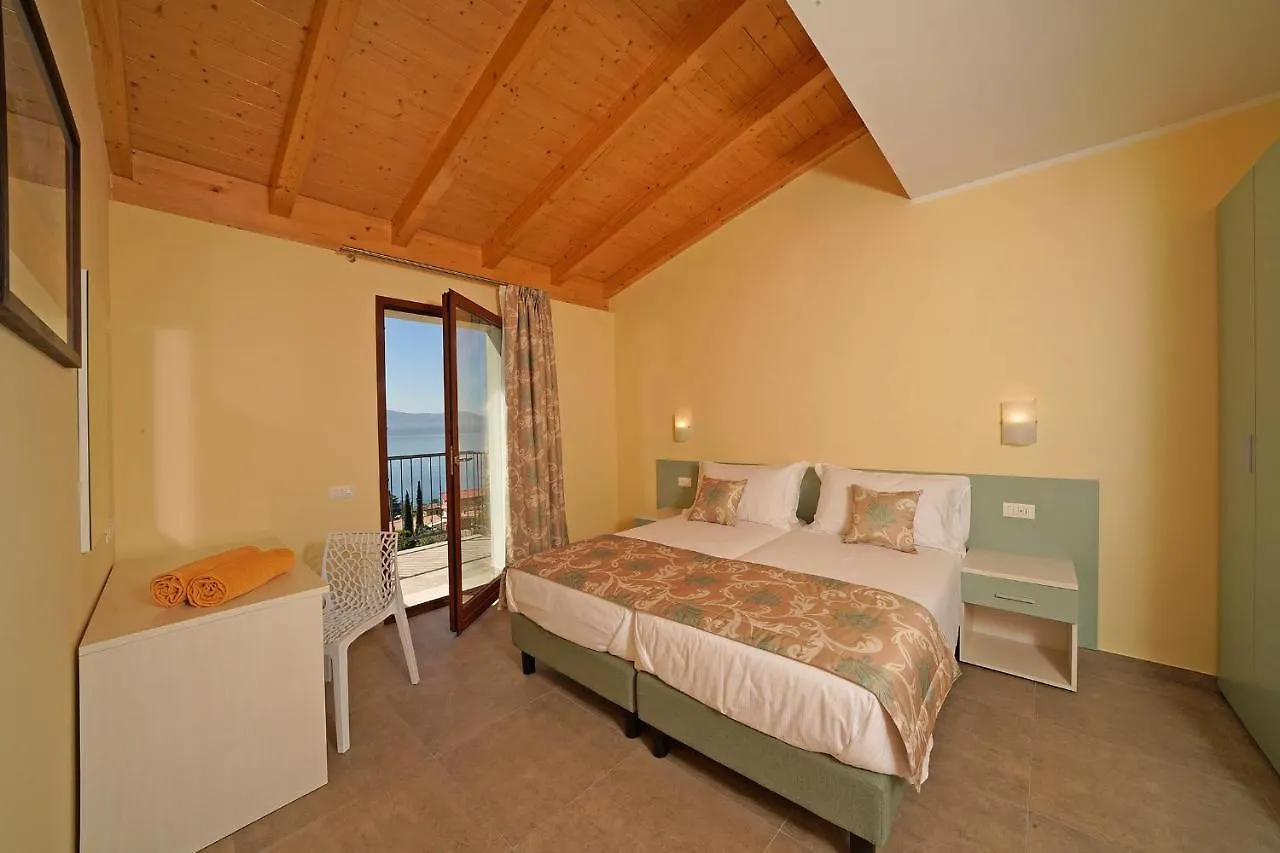 Residence Dany Appartamenti Con Cucina Vista Lago Piscina E Parcheggio Gargnano 3*,  Italy